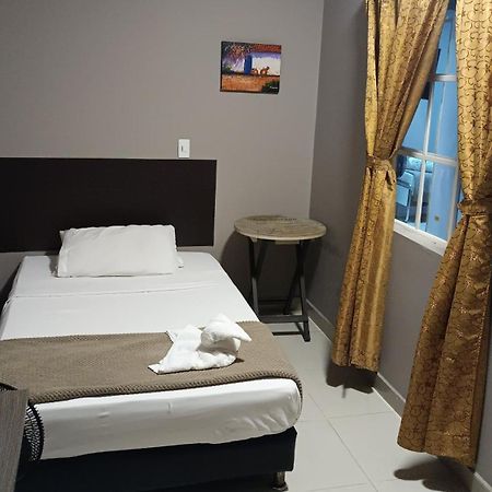 Hotel Simon Plaza Pereira Exterior photo